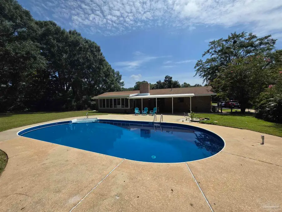 4301 Pace Ln, Milton, FL 32571 - #2