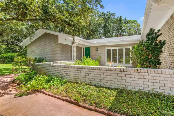 3 Navaho Dr, Pensacola, FL 32507