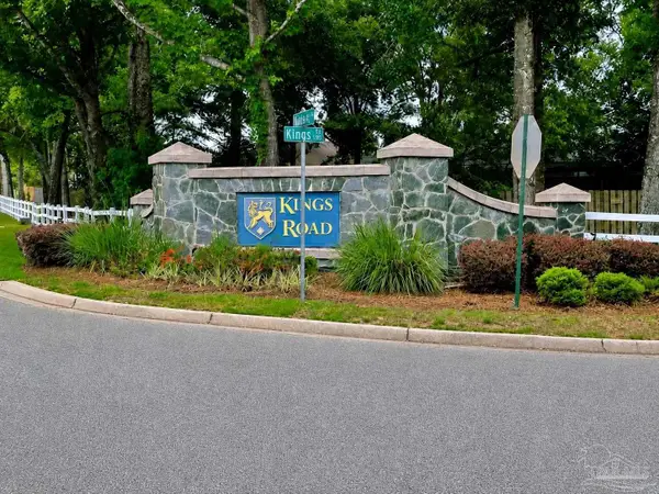 431 Turnberry Rd, Cantonment, FL 32533