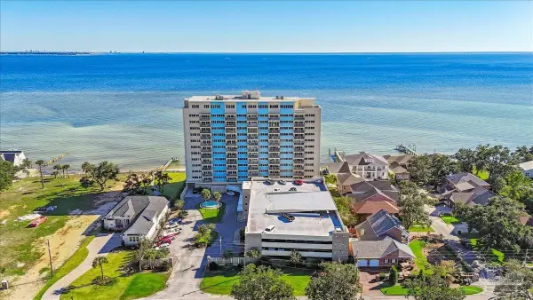 825 Bayshore Pkwy #203, Pensacola, FL 32507
