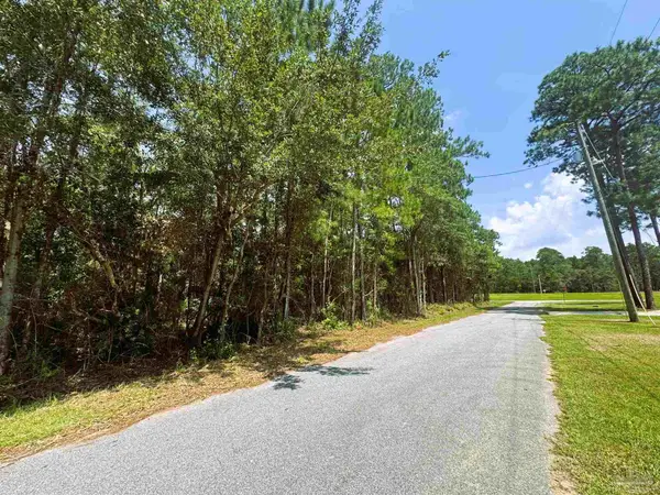 000 Trout Bayou Cir, Milton, FL 32583