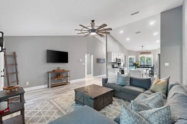 5861 Capitol Dr, Gulf Breeze, FL 32563