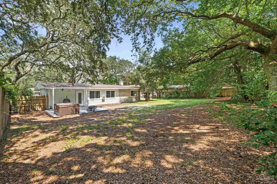 121 Gilmore Dr, Gulf Breeze, FL 32561 - #3