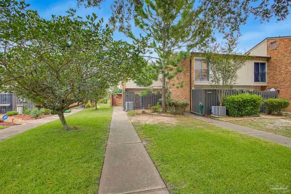 4820 Huron Dr, Pensacola, FL 32507