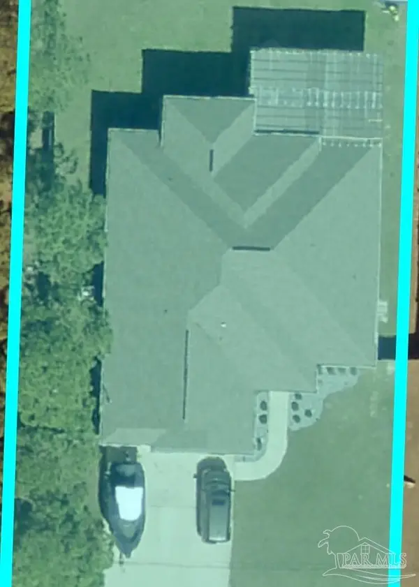 9150 Ridge Dr, Navarre, FL 32566