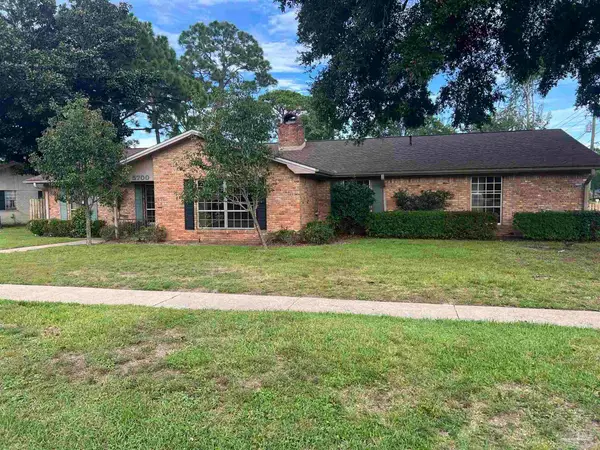 5700 Adelyn Rd, Pensacola, FL 32504