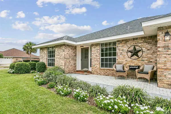 1329 Connemara Cir, Gulf Breeze, FL 32563