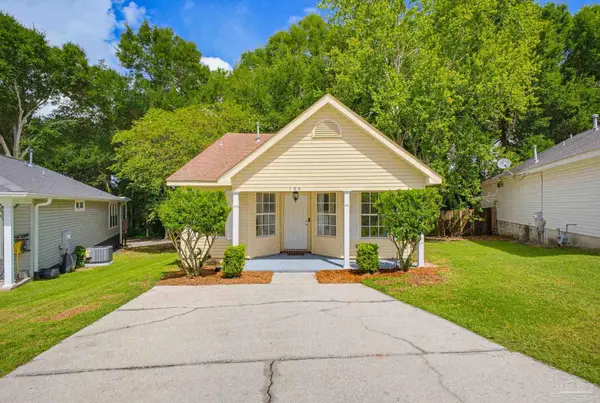106 Wildflower Ln, Pensacola, FL 32514