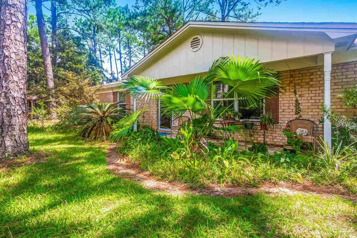 1370 Bayshore Ct, Gulf Breeze, FL 32563 - #1