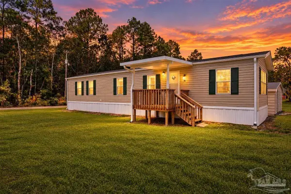 4104 Adams Rd, Pace, FL 32571