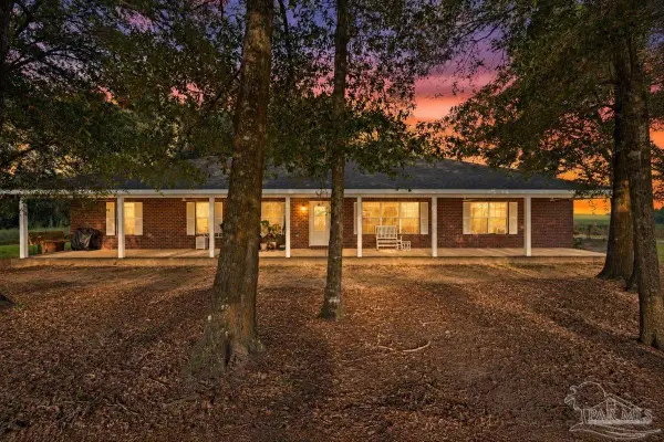489 Elindiea Ln, Milton, FL 32570