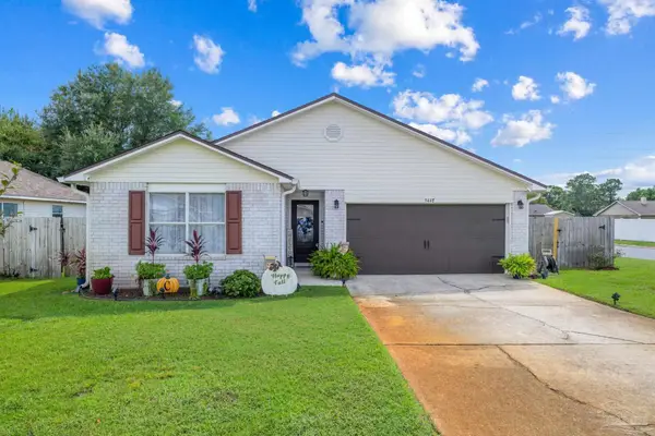 9447 Parker Pl Dr, Navarre, FL 32566