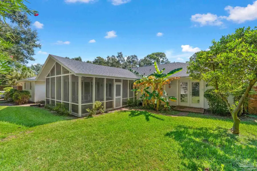 801 Bay Cliffs Rd, Gulf Breeze, FL 32561 - #3