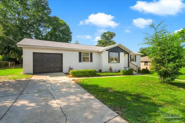 2031 Broyhill Ln, Pensacola, FL 32526
