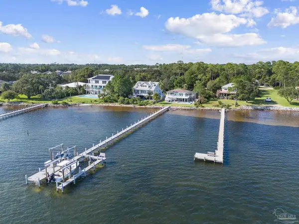 5469 Soundside Dr, Gulf Breeze, FL 32563