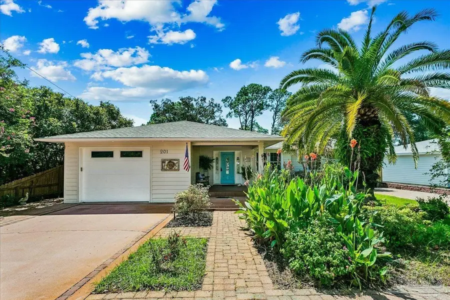 201 Edgewater Dr, Pensacola, FL 32507 - #2