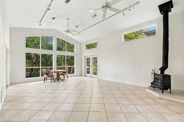 1466 Auburn Ct, Gulf Breeze, FL 32563