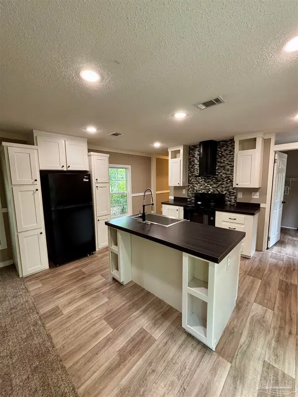 6923 Datura St, Milton, FL 32570