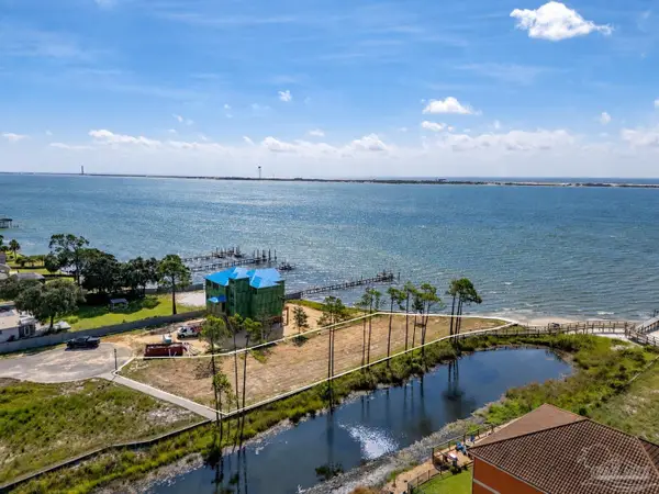 2035 Palmetto Lake Dr, Navarre, FL 32566