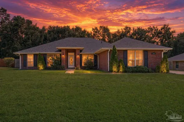 1668 Hollow Point Dr, Cantonment, FL 32533