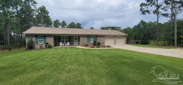 8962 Deer Ln, Navarre, FL 32566