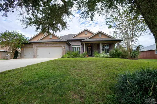 1938 Cardinal Ln, Navarre, FL 32566