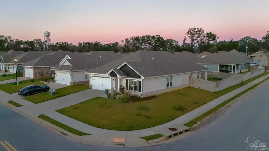 4706 Majestic Palm St, Milton, FL 32571 - #2