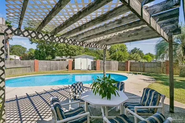 11814 Chanticleer Dr, Pensacola, FL 32507