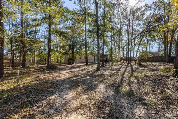 910 Brookhills Dr, Cantonment, FL 32533
