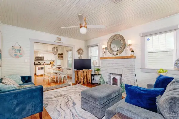 909 Dr Martin Luther King Jr Dr, Pensacola, FL 32501
