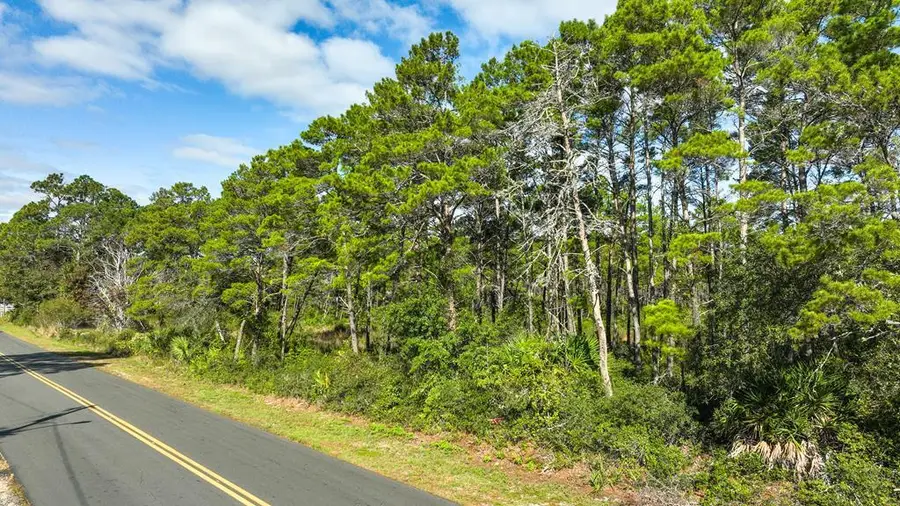 612 Gray Ave, Carrabelle, FL 32322 - Image #2