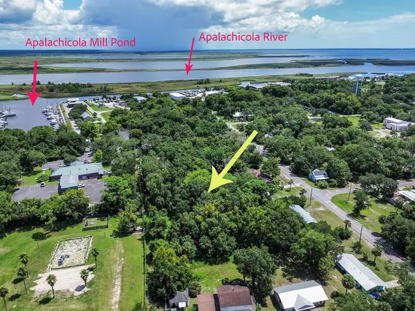 254 8th St, Apalachicola, FL 32320
