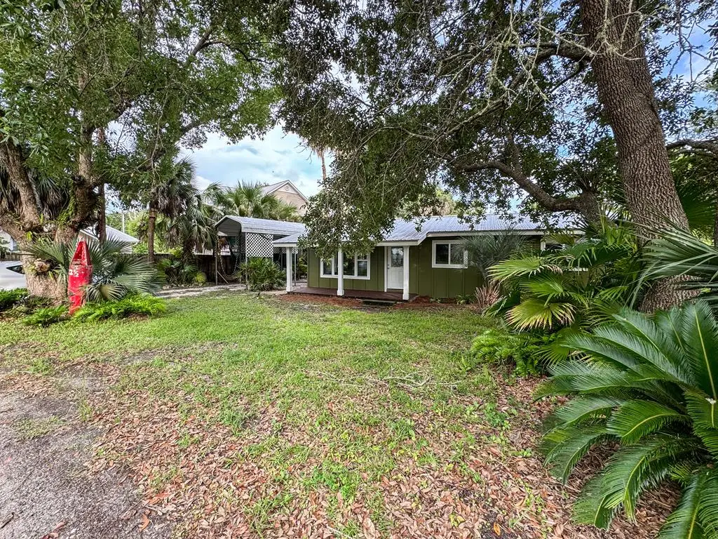 222 1/2 Ave D, Apalachicola, FL 32320 - Image #1