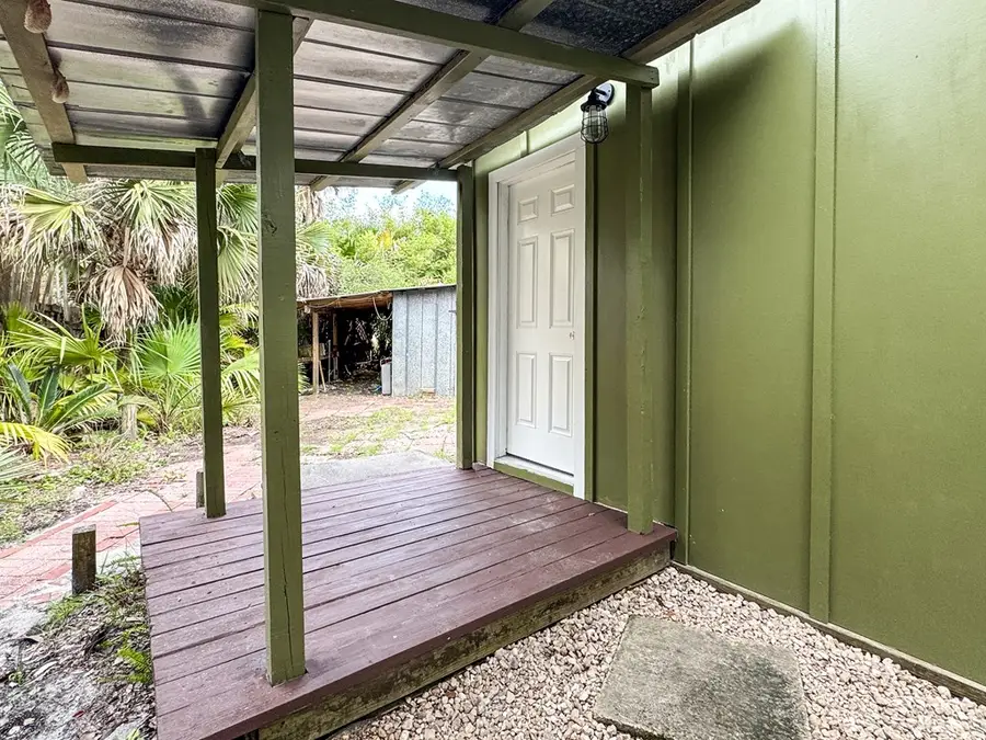 222 1/2 Ave D, Apalachicola, FL 32320 - Image #3