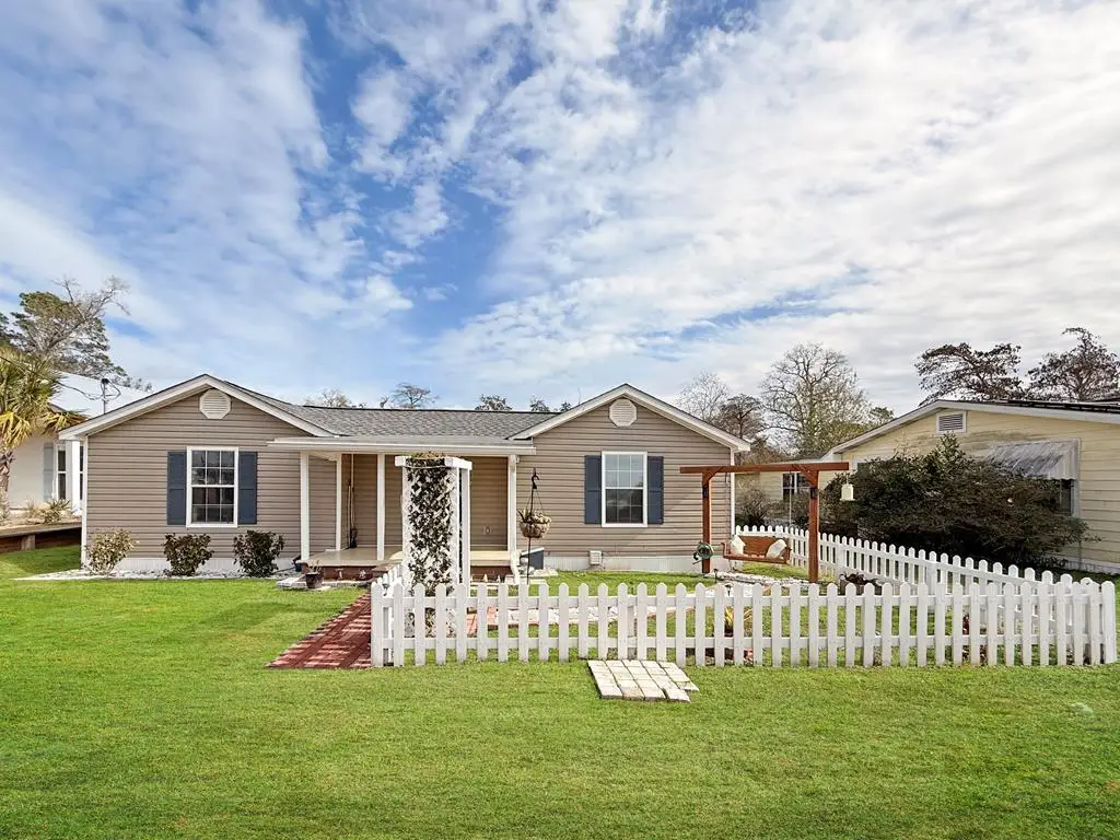 511 Woodward Ave, Port Saint Joe, FL 32456 - #1