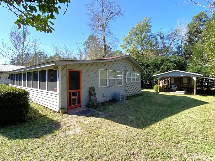 421 Vann Dr, Wewahitchka, FL 32465 - #2