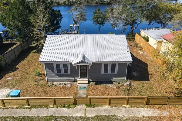 809 Three Rivers Rd, Carrabelle, FL 32322