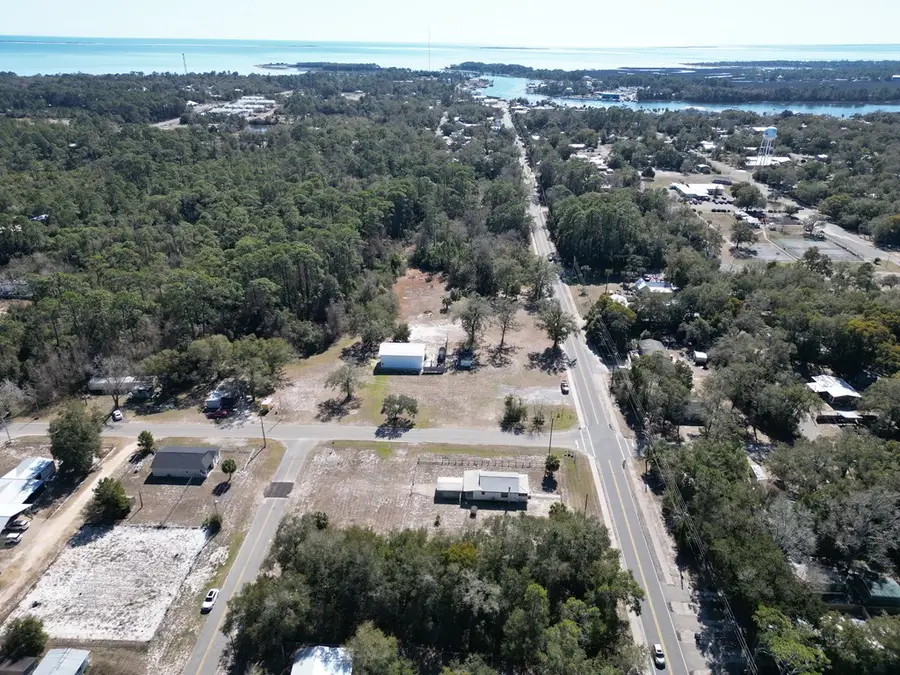 907 Ne 1st St, Carrabelle, FL 32322 - Image #3