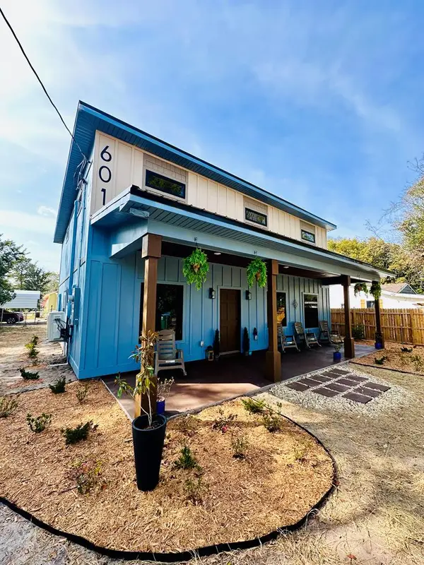 601 W 3rd St, Carrabelle, FL 32322