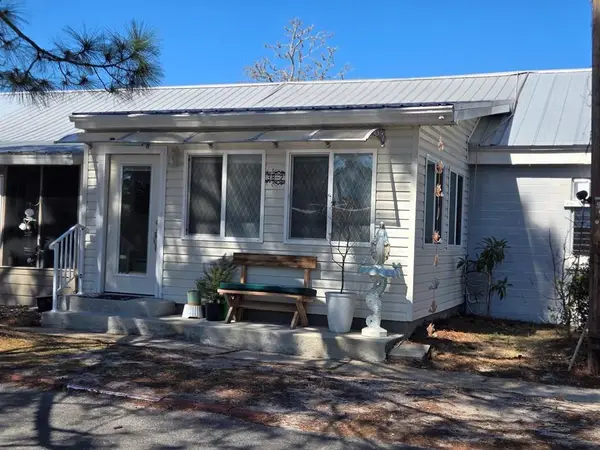 38-2 E Pine St, Lanark Village, FL 32323