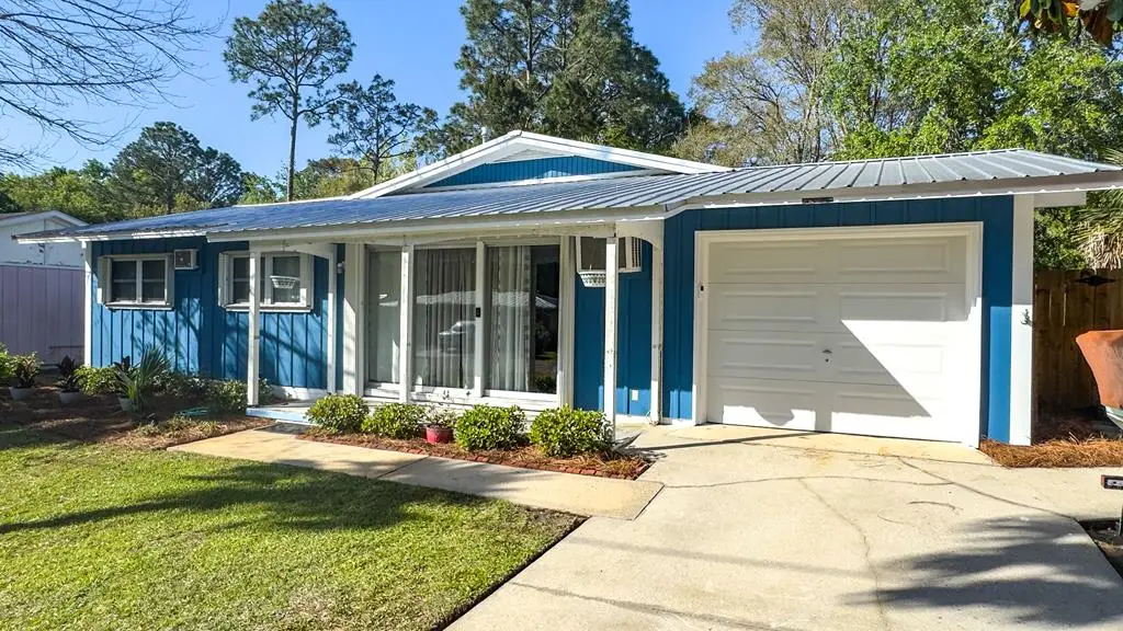 126 Carl King Ave, Carrabelle, FL 32322 - #1