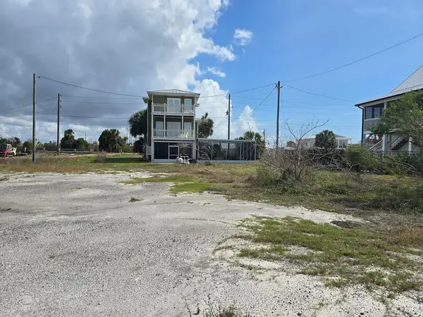 118 16th St, Mexico Beach, FL 32456