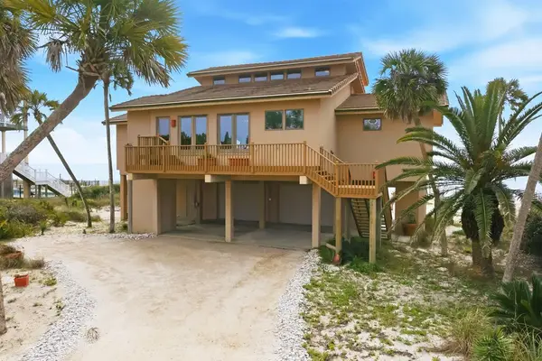 2124 Seahorse Ln, St. George Island, FL 32328