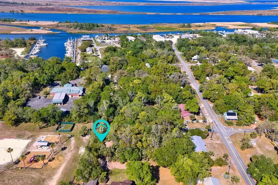 254 8th St, Apalachicola, FL 32320 - #2