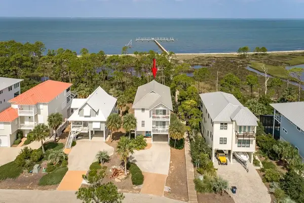 1637 Wayfarers Ct, St. George Island, FL 32328
