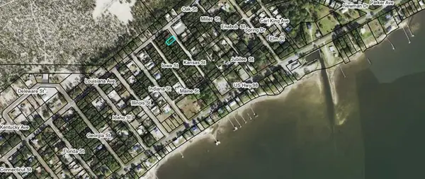 158 Kansas St, Carrabelle, FL 32322