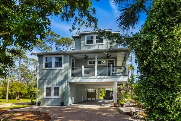 825 E Pine Ave, St. George Island, FL 32328