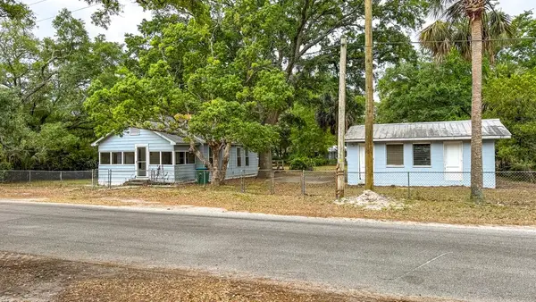 250 Clark Dr, Panacea, FL 32346