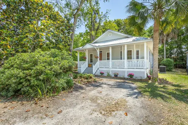 98 Sawyer Ln, Apalachicola, FL 32320