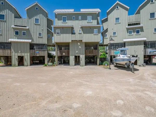 369 Pirates Landing Dr, Carrabelle, FL 32322